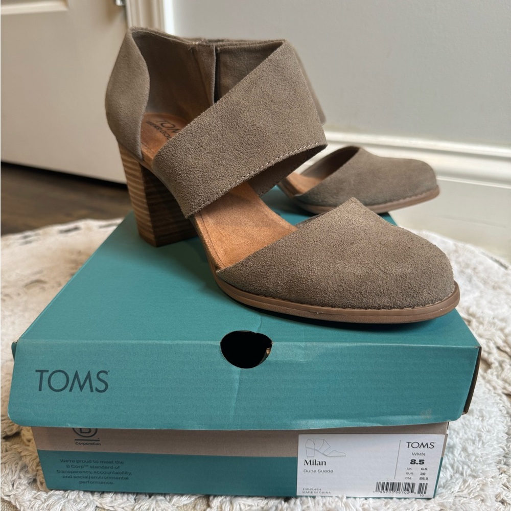 Tom’s Milan Dune Suede. Excellent Condition. Size 8.5